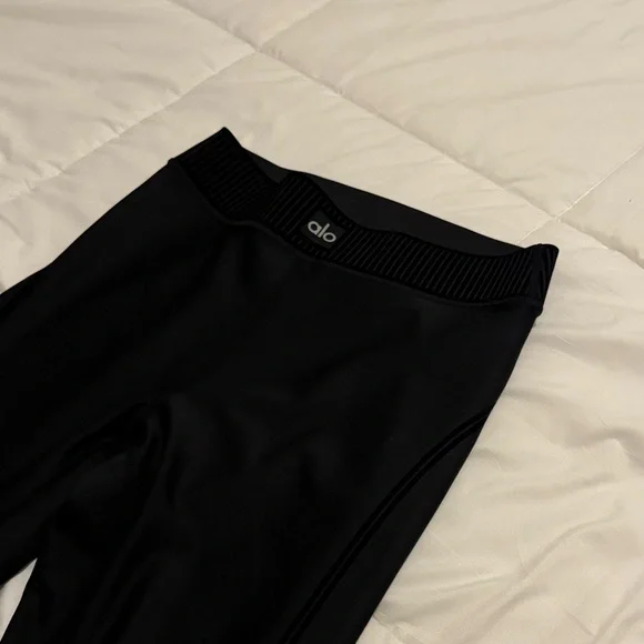 Alo Yoga Black High-Waist Leggings, M, Great Condition! - Picture 10 of 11